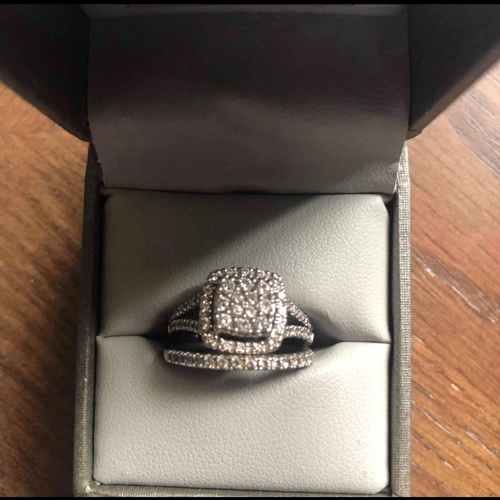 6.5 10 carat White Gold Diamond Ring